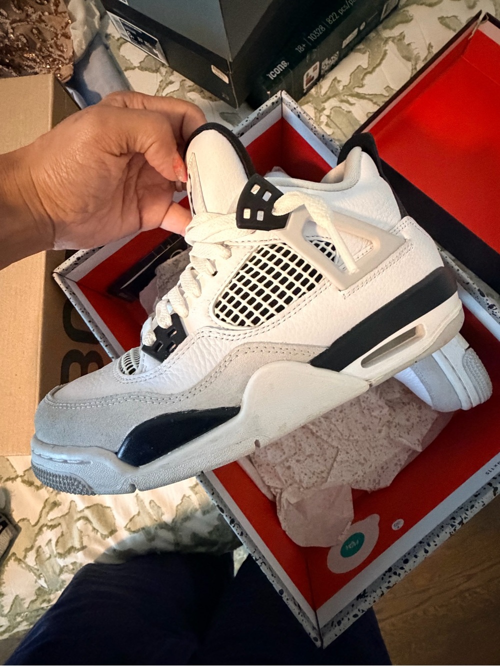 Jordan 4 Retro - Picture 2 of 4